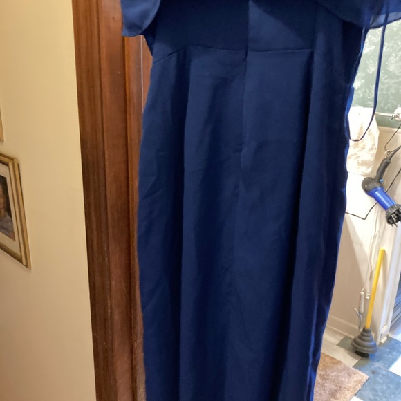 Extremely flattering midi size 0 wedding guest dress - Picture 4 of 4